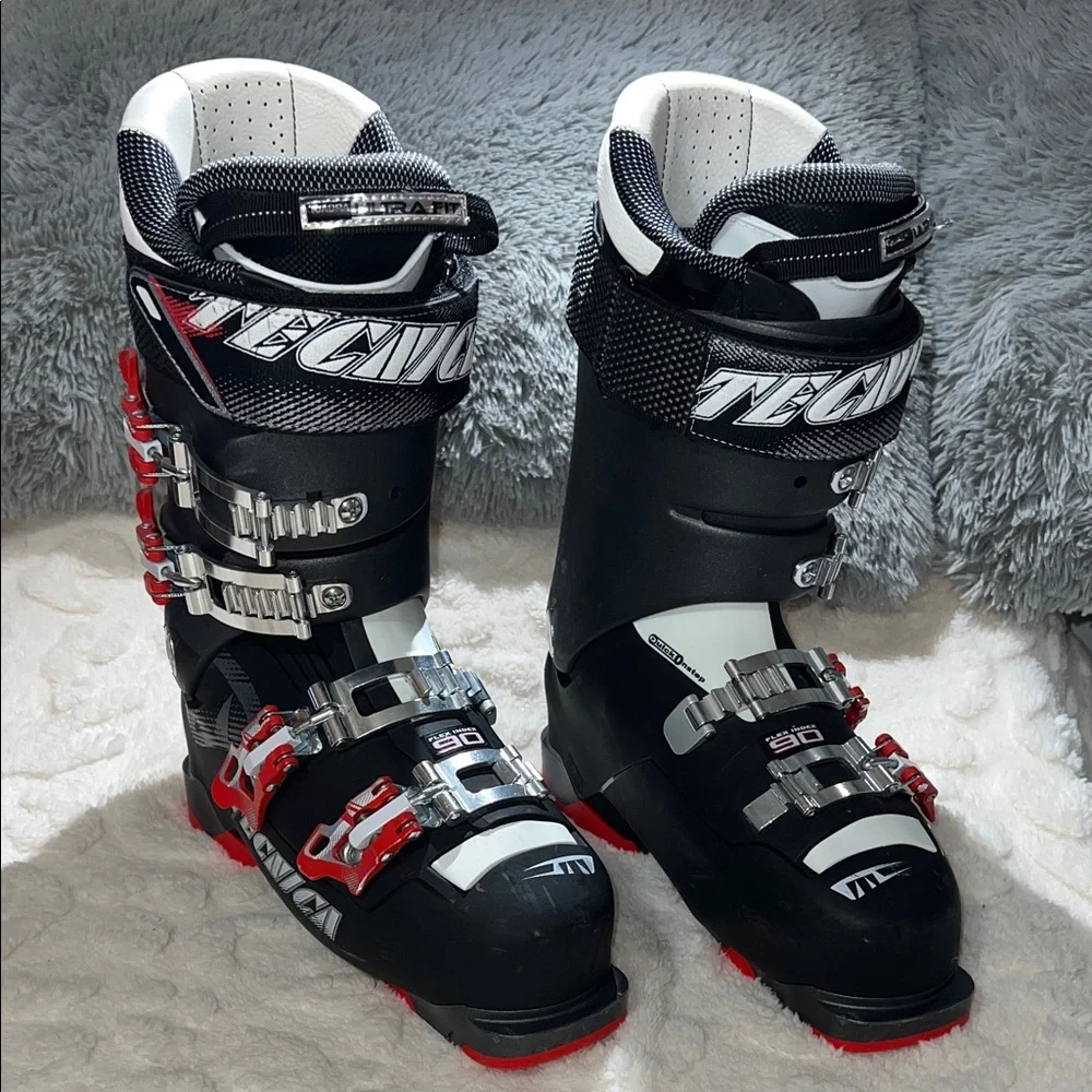 Tecnica Mach1 90 Men’s Black, Red, & White Ski Boots Size 25/25.5 300mm